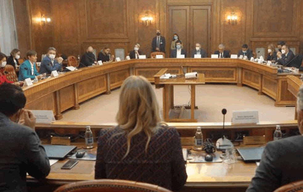 NOVI REKORD SRBIJE Za tri dana država se zadužila 1,75 milijardi evra!